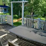 בית נופש Cozy & Authentic Summerhouse By The River *