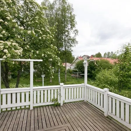 Cozy Summerhouse By The River With Free Bikes And Ping Pong *