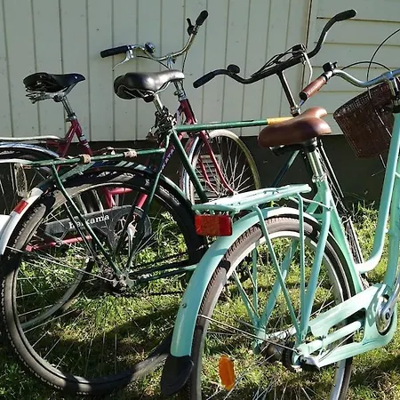 Cozy Summerhouse By The River With Free Bikes And Ping Pong בית נופש *