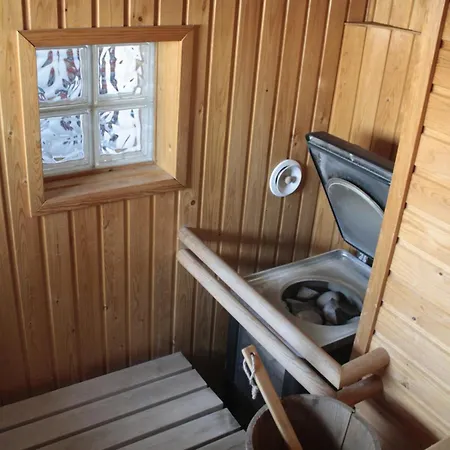 בית נופש Cozy Summerhouse By The River With Free Bikes And Ping Pong רובניימי