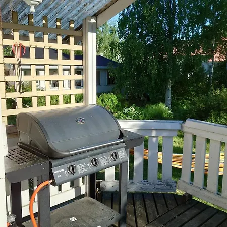 Cozy Summerhouse By The River With Free Bikes And Ping Pong *