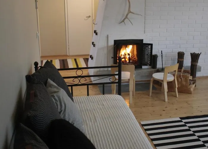 Cozy & Authentic Summerhouse By The River Ροβανιέμι